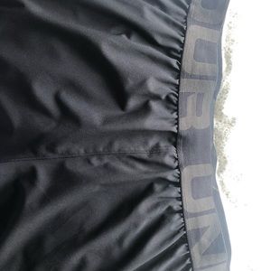 Men’s XL Under Armour black shorts